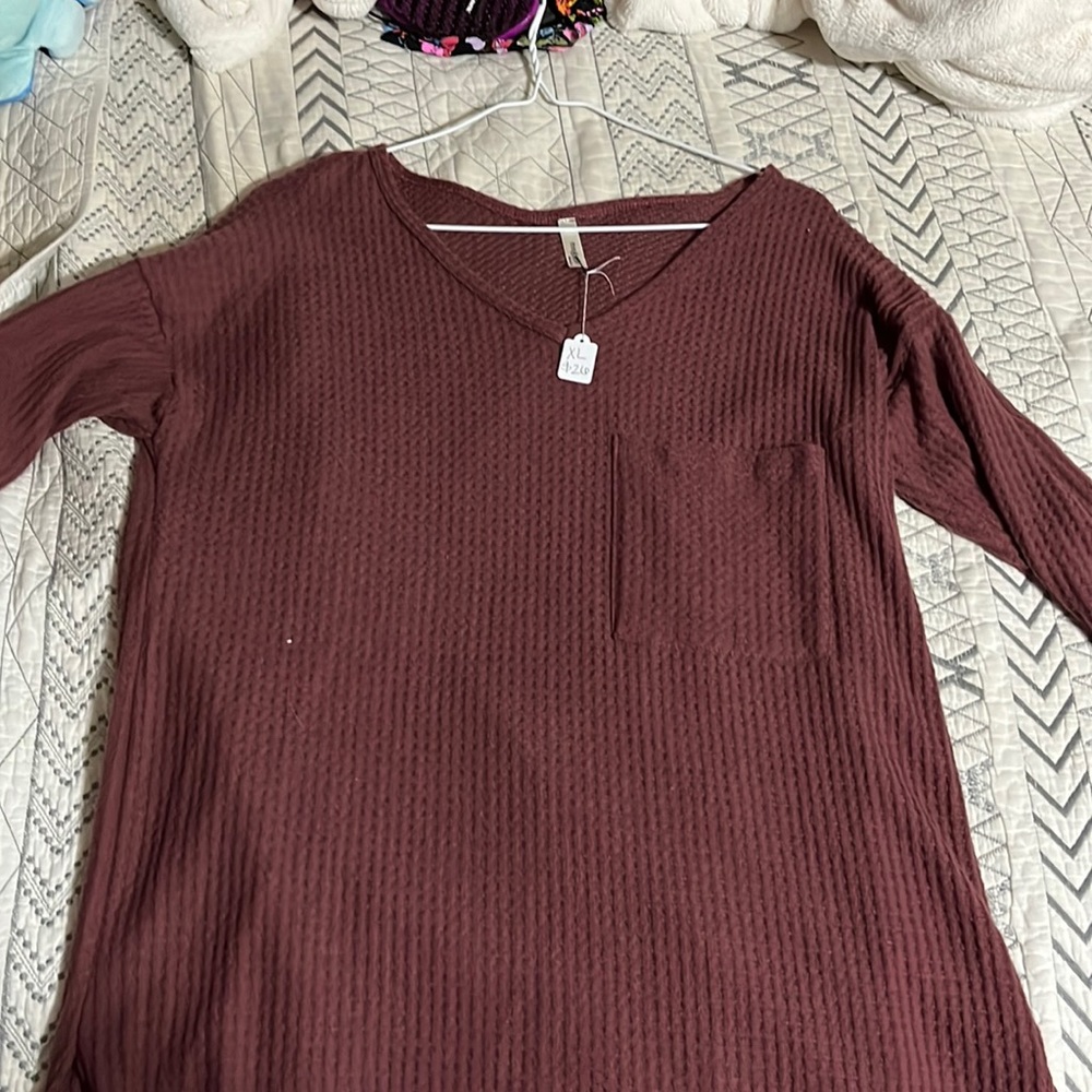 Long sleeve maroon pocketed shirt